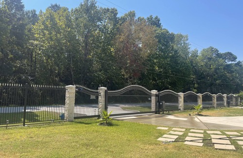 Humble House | AMPM mini-mansion - near IAH Airport