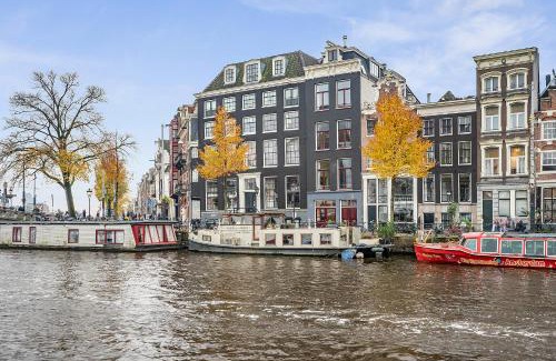 Grachtengordel-Zuid Apartment | Amstel Houseboat studio right across the Opera