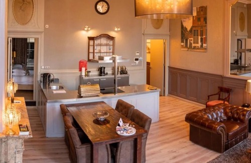 De Weteringschans Apartment | Amsterdam Central Luxury with Canal views