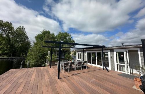 Vinkeveen House | Amsterdam lake area, super wifi island incl boat