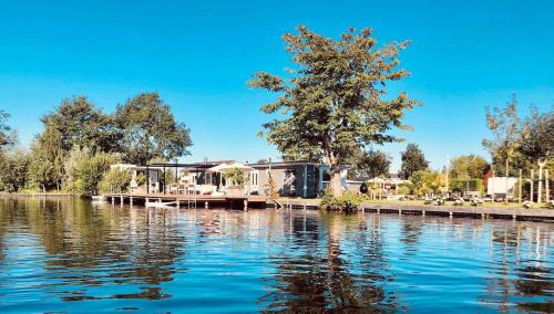 Vinkeveen House | Amsterdam lake area, super wifi island incl boat