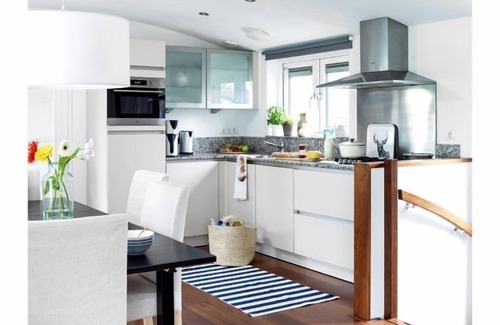 Loosdrecht Boat Rental | Amterdam, LoosdrechtWater Villa 6-8 persons, 3 bedrs, 1 bathr, 2 toilets30 min to Amsterdam City,