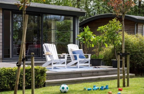 Loosdrecht Boat Rental | Amterdam, LoosdrechtWater Villa 6-8 persons, 3 bedrs, 1 bathr, 2 toilets30 min to Amsterdam City,