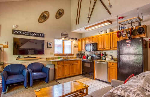 Bartlett Resort | AMV 2 bedroom condo right across from the outdoor pool sleeps 7