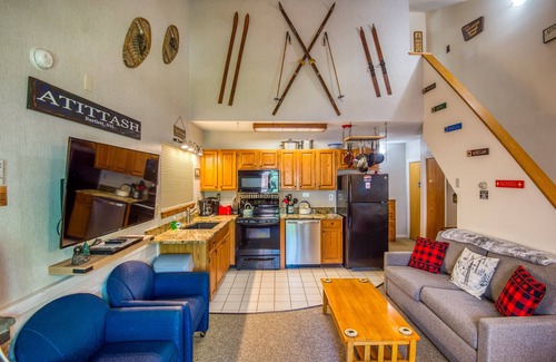 Bartlett Resort | AMV 2 bedroom condo right across from the outdoor pool sleeps 7