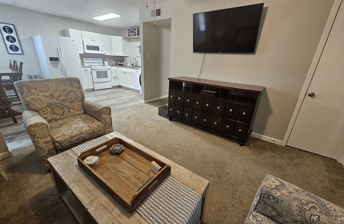 Brighton House | Amy's Country Cottage 3BR/2BA