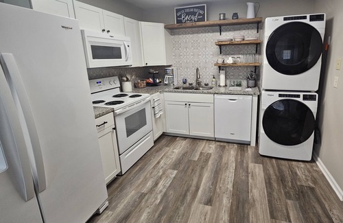 Brighton House | Amy's Country Cottage 3BR/2BA