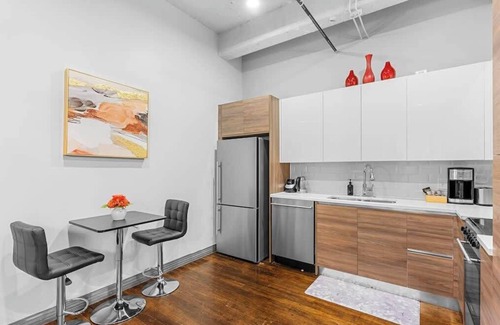 Downtown Dallas Apartment | Amyfinehouse | 2BR + Breakfast for 8 Guests +Valet