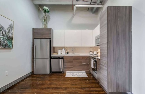 Downtown Dallas Apartment | Amyfinehouse|Spacious 2BR Loft|Pool+Desk+Valet