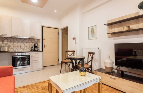 Athens Apartment | An 47 sq meters Artistic Apartment in the center of Athens