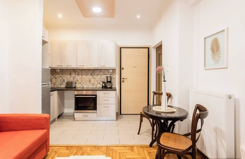 Athens Apartment | An 47 sq meters Artistic Apartment in the center of Athens