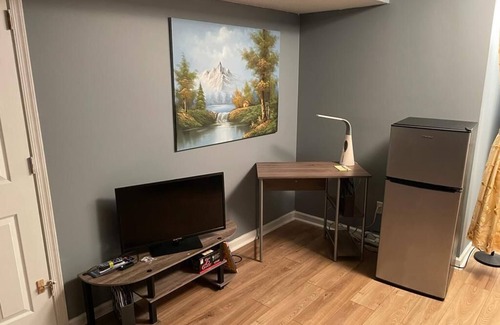 Harrisonburg Apartment | An Adorable guest house like an apartment with a private entrance.