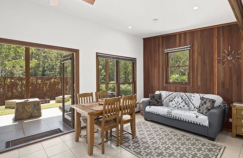 Lowanna Cabin | An adult-only, pet-friendly retreat offering privacy, comfort and life's simple pleasures.