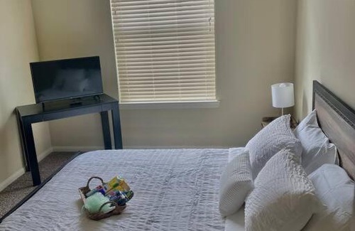 Lazybrook/Timbergrove Apartment | An alluring apartment, 10 min from downtown!