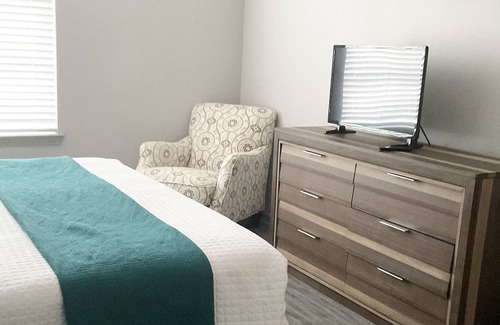 Westchase Apartment | An Amazing 2 bedroom/2 full Bath Unit with Desk -, 15 min