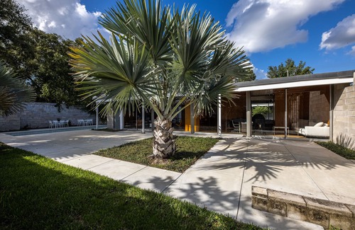 Winter Haven House | An Amazing Mid-Century Modern Experience