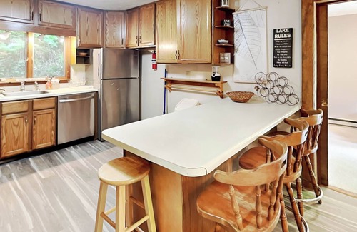 Oakland House | An Apple Away | Verdant Views + Hot Tub
