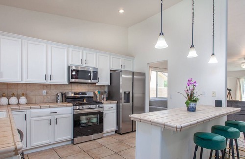 Desert Hot Springs House | An artist getaway with huge pool and ample sleeping spaces