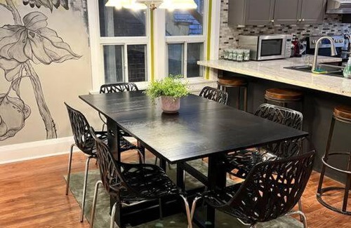 Parkdale Apartment | An Artist's Dream - Unique apartment in Parkdale!