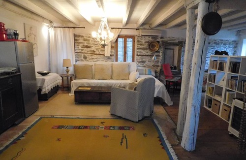 Agia House | an artist's STONE HOUSE 8 km from the seaside