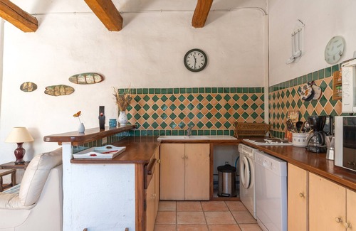 Allemagne-en-Provence Apartment | An authentic stay in a charming apartment in the heart of a Provençal château