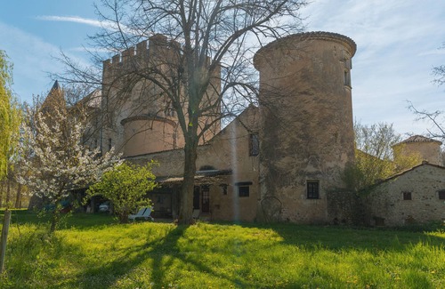 Allemagne-en-Provence Apartment | An authentic stay in a charming apartment in the heart of a Provençal château