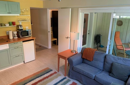 Regional District of Nanaimo Apartment | An Elegant Rural Retreat in Deep Bay
