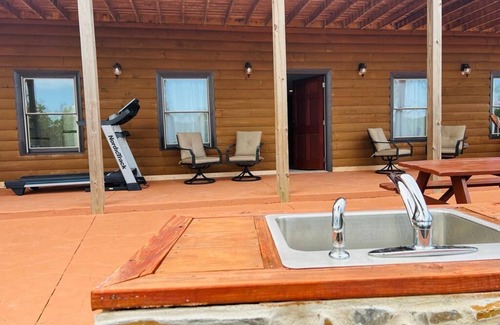 Valdese House | An entire place for family and friends, Pet-Friendly