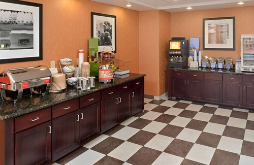 Muscatine House | An Exceptional & Comfy Place to Unwind Free WiFi