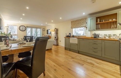 Carbis Bay Apartment | An exceptionally well-appointed ground floor apartment, not far from the beach.