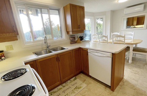 North Kawartha House | An Ideal, Cozy Comfortable Cottage Getaway!