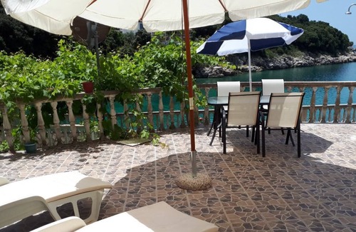 Utjeha Hladna Uvala House | An ideal place to rest and fishing on the foam from the sea.