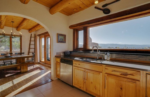 El Prado House | An ideal quiet getaway, perfectly located between downtown and Taos Ski Valley