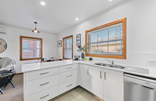 East Launceston House | An ideal townhouse for an executive long term stay.