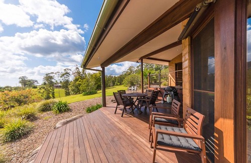 Possum Brush House | An idyllic, secluded luxury house with a panoramic views.