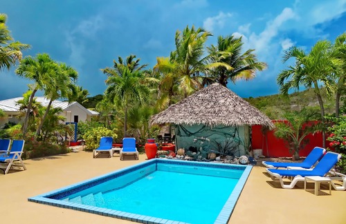 Venetian Road Settlement Villa | An island hideaway on the south side of Providenciales by the lake.