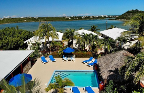 Venetian Road Settlement Villa | An island hideaway on the south side of Providenciales by the lake.