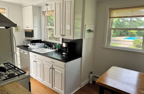 Bellport House | An Oasis in Bellport Village, 2 bedroom House, Large backyard and swimming pool!