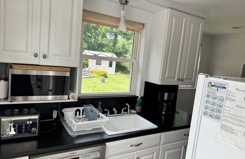 Bellport House | An Oasis in Bellport Village, 2 bedroom House, Large backyard and swimming pool!