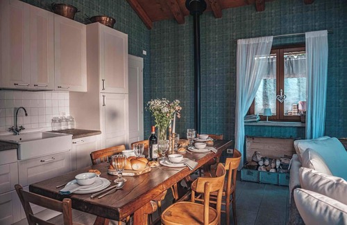 Levo House | An oasis in the middle of nature: Tastefully furnished 3-room stone house with swimming pond