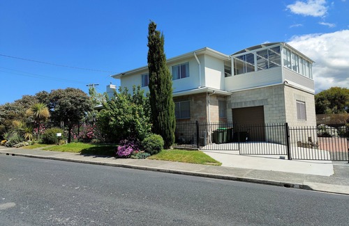 Goodwood Villa | An Oasis of privacy, space, convenience. Close to Mona, racecourse & Hobart CBD