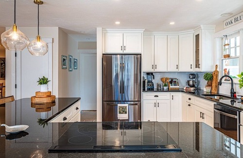 Lagoon Heights House | An Oasis on Martha's Vineyard-A 4 Bedroom 4.5 Bath Home In Historical Oak Bluffs