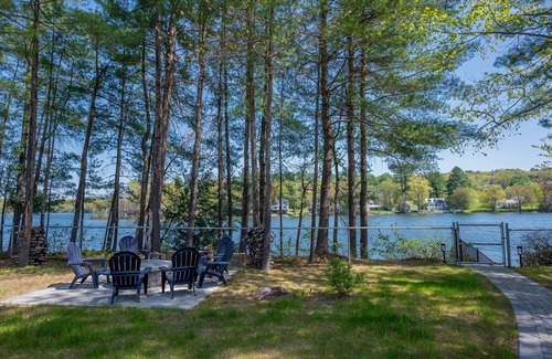 Lochmere House | An oasis sitting right on Silver Lake