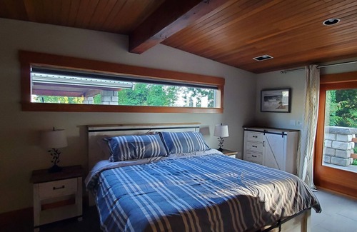 Powell River House | An ocean veiw nestled amongst the trees. Close to trails and the beach