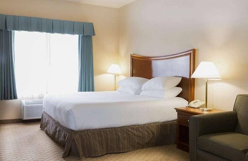 McMinnville House | An Oenophile’s Delight in Red Lion McMinnville! FREE Parking and Pets Allowed!