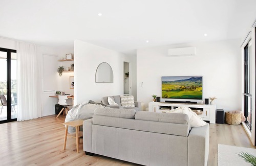 Elliminyt House | An "Off The Grid" Home on The Hill - The Otway Weekender