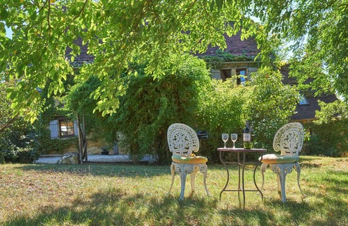 Daglan Cottage | An old stone cottage full of rustic charm with pool and stunning views