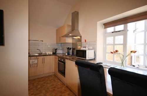 Ivinghoe Cottage | An one bed studio (smaller) that sleeps 2 guests in 1 bedroom