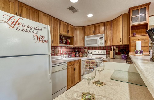 Sevierville Apartment | An out of the way condo hidden in mountain nature.