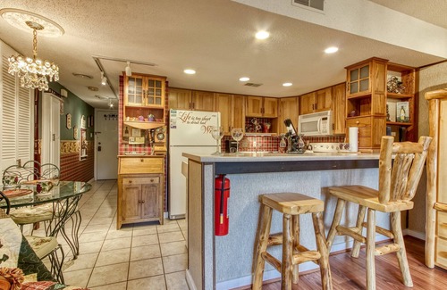 Sevierville Apartment | An out of the way condo hidden in mountain nature.